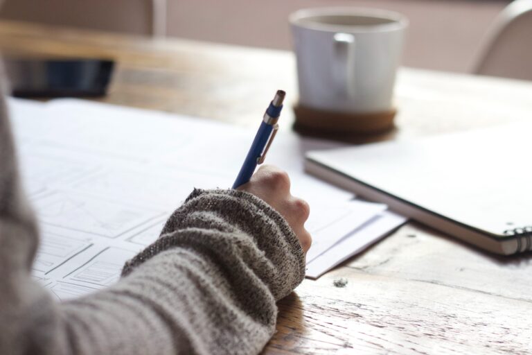Insurance and / or reinsurance broker